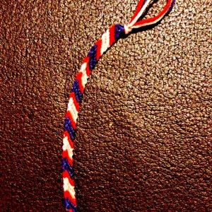 Un beau et unique bracelet fait de mes propre main